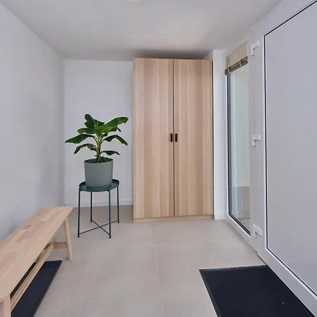 Stylish In Wine Town *